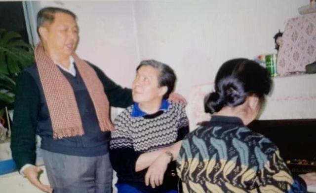 他曾是胡书记的得助手，担任过贵州省委书记，临终请求葬回故乡