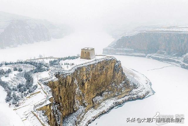长城“牵手”黄河！山西偏关老牛湾大雪刷屏