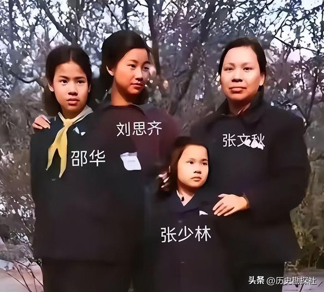 1962年，刘思齐和杨茂之新婚后，去看望毛主席，留下的珍贵合影