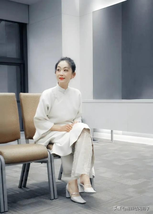 61岁的她真的太瘦了，几十年不吃白米饭保持身材，对自己也太狠了