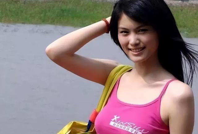 超模黄金时代终结？何穗隐婚生子惹争议，豪门与T台到底如何抉择