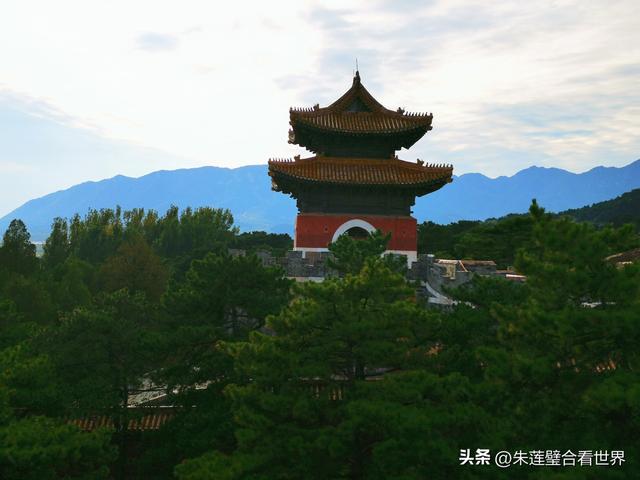 和四位战友参观唐山清东陵