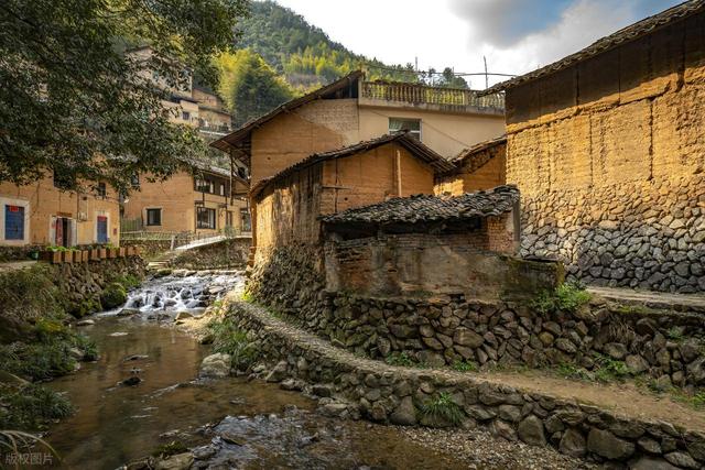 一人小旅行，找个有山有水的地方躺两天，这7个地方的山野很清净