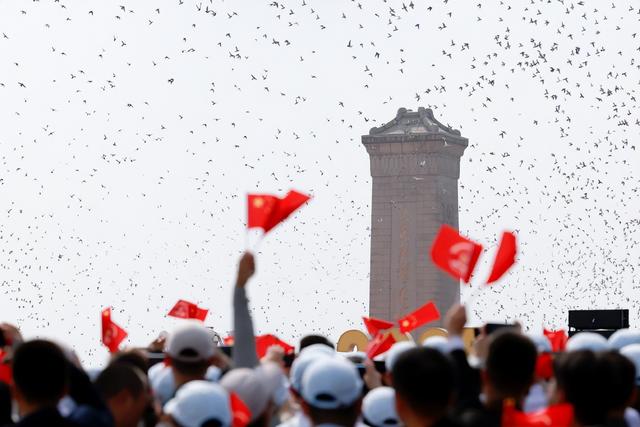 反华势力？南京设计师诋毁九三阅兵，老板出面狡辩，涉事公司被扒