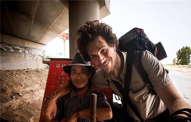 24岁宁波小伙徒步旅行，35年走了30万公里，最终于他乡结束一生！