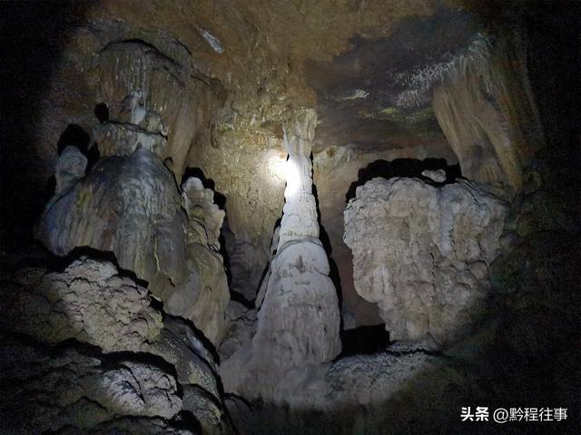 探险贵州深山原始溶洞，遇见一个躲匪洞、一座红军坟