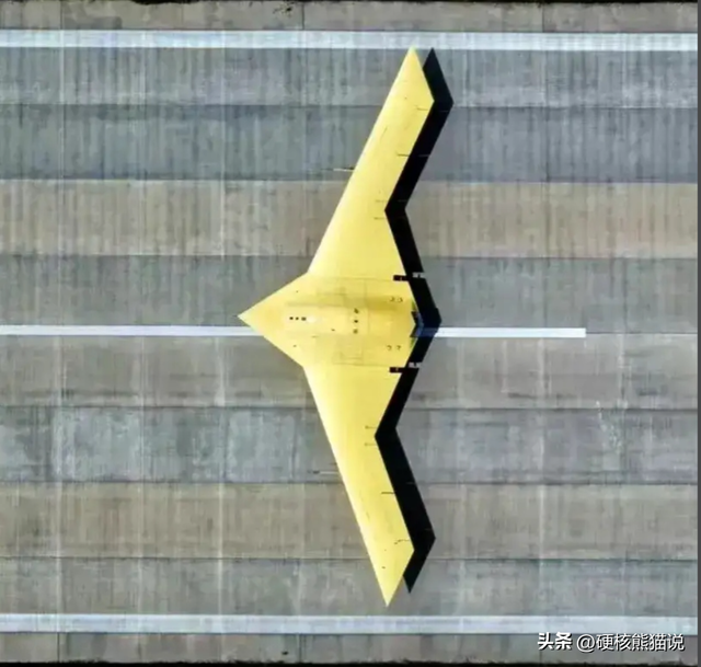 迷你版B21，中国彩虹7成功首飞，我们已经把飞翼隐身无人机白菜化