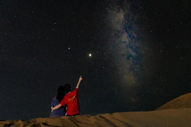 “星星故乡”点亮塞上：宁夏以星空IP引领文旅产业深度融合发展