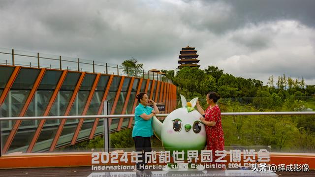 “成都之眼”竞在龙泉丹景山
