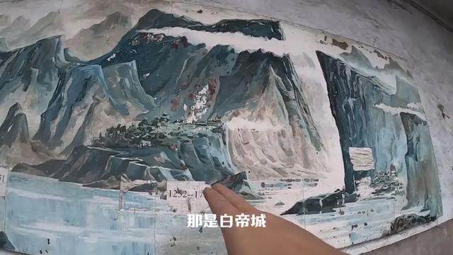 重庆巴南废弃了20多年的电影院，里面还遗留了大量上世纪的老物件