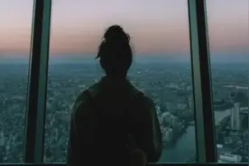 俗语云：“一女开两门，人财都难存”，所以这“2门”指什么？图片