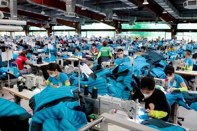 全面崩盘！执迷不悟走日本老路，亚洲第一个倒下的国家或将诞生？