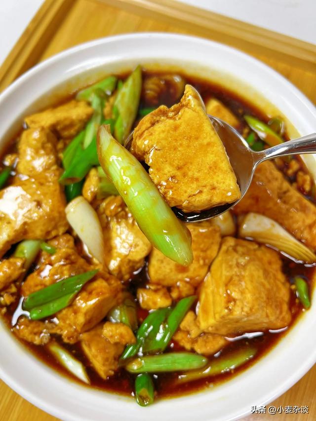 自带“黄体酮”的食物，建议45岁后，隔天吃一次，皮肤水嫩气色好