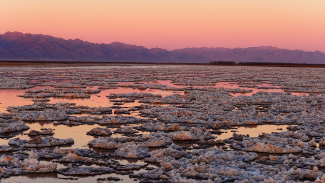 冬日奇观！落日流凌为黄河披上幻彩霓裳