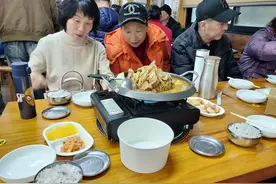 韩国餐馆的“公勺公夹”图片