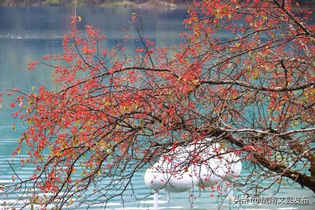 天池「初妆」，素颜静好