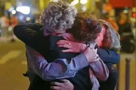 11种拥抱方式，揭示恋人间的深情与亲密度图片