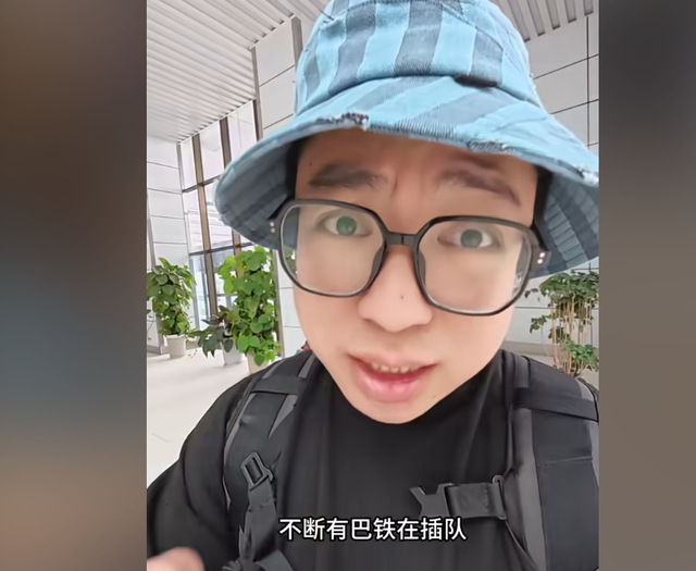 中国男子游巴基斯坦，警察一路暖心护送，却遭司机半夜盯梢要钱！