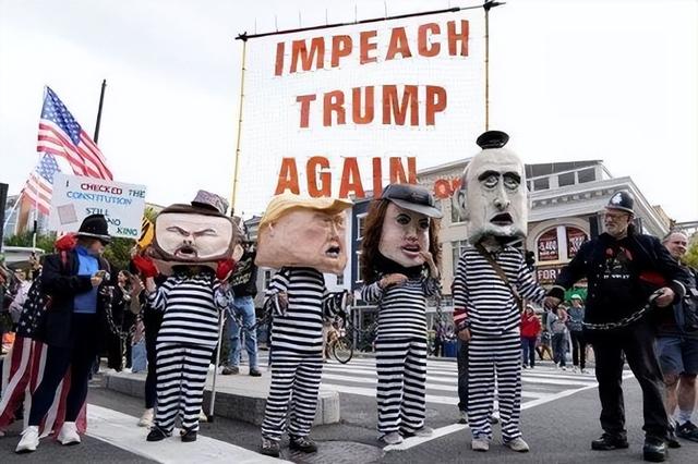 美国乱套了!全美怒吼"不要国王"，700万人抗议，特朗普回应太辣眼
