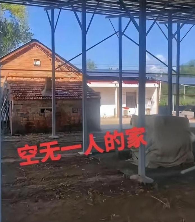 姜萍现状如何？一家不知去向，新学期未返校，疑似某服装厂打工