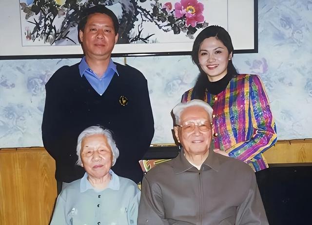 80年代家喻户晓的女演员，嫁给军委副主席儿子，离婚后混得如何？
