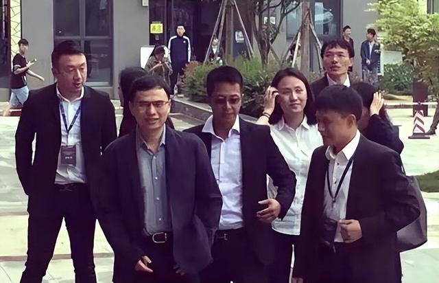 他身家几百亿却只开20万的车，8亿人用他的产品，却没几人认识他