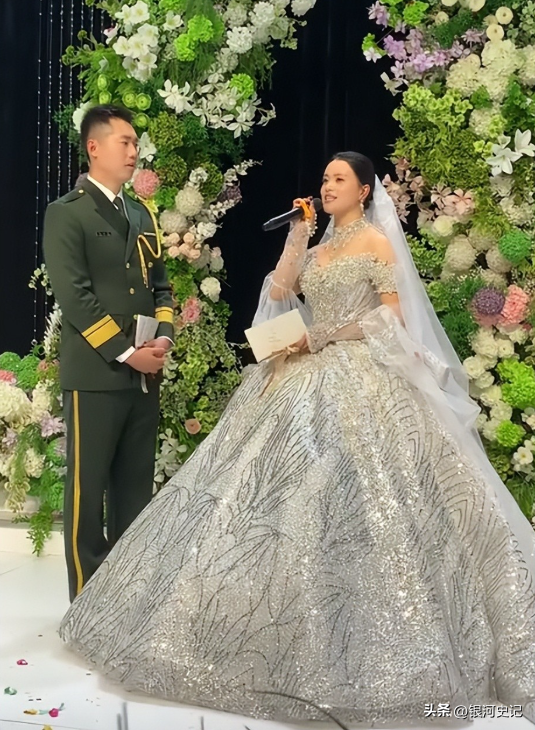 张自轩婚礼现场，新娘很强势两次拒绝他的亲密动作，岳父实力不菲