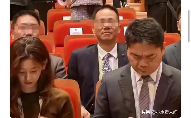 从“掌舵人”到“妻管严”：刘强东的自嘲，藏着婚姻最毒的清醒？