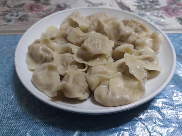 立冬吃饺子，记得：2馅不上桌，3馅端上桌，迎冬接福，营养补冬