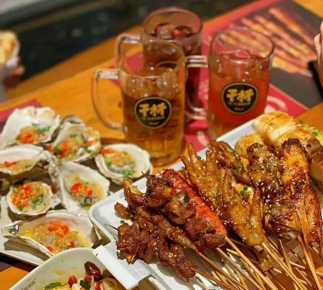 “㋛周末小聚˚ᵗⁱᵐᵉ美食🥓朋友圈文案🥂“和朋友一起吃吃喝喝逛逛”
