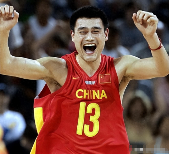 逼姚明退役，毁了王治郅，他凭一己之力让中国篮球倒退了二十年！