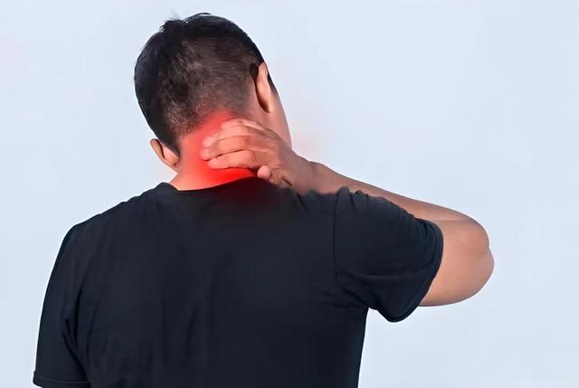 脖子酸痛,还恶心想吐?这招助你由内而外,快速缓解颈椎不适!