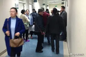 母亲重病住院，82岁姥爷率众舅舅们连夜来看望，父亲当场哭红了眼图片