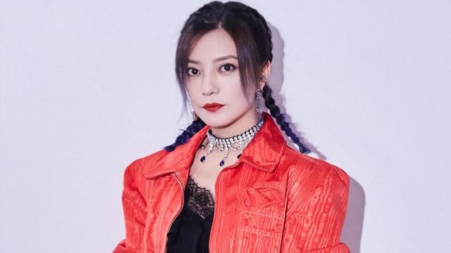 封杀四年，49岁赵薇突传消息，因胃癌去世传闻5个月前就真相大白