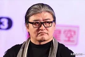 61岁的歌手刘欢满头白发，因常年酗酒，已确诊肱骨头坏死多年图片