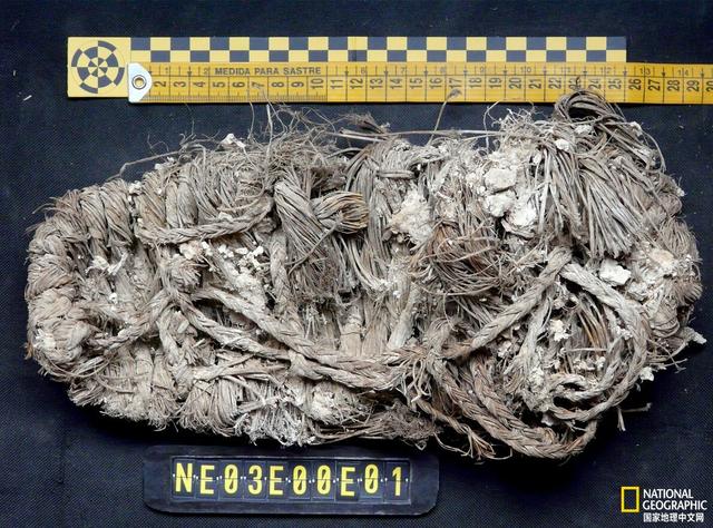 兀鹫巢出现750年前的鞋履，揭开过去一角