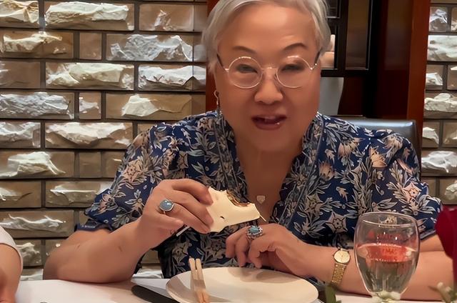 中国赚钱美国花？老戏骨祖孙三代在美奢华享乐 过上“人上人”生活