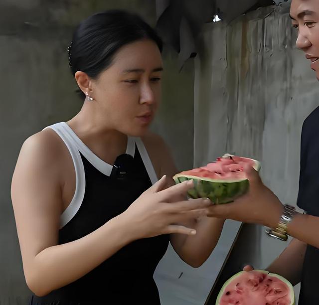 香港三级片女星下嫁农村，曾不雅照满天飞，如今42岁官宣怀孕