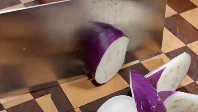 这道蒸菜一上桌，全家都点赞！简单几步，做出大厨级鲜嫩口感