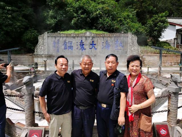 全国知青游览腾冲热海大滚锅景区