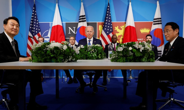 特朗普示意后	，高市不装了：日本必须拥核，话语刚落，金正恩现身