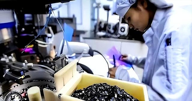 澳洲花重金挖走中国稀土团队，结果发现中国早留了三张底牌