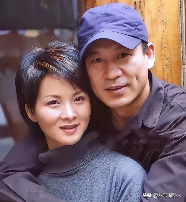 吃里扒外！13年前定居美国，回国捞金遭“驱逐”的她，52岁成笑话