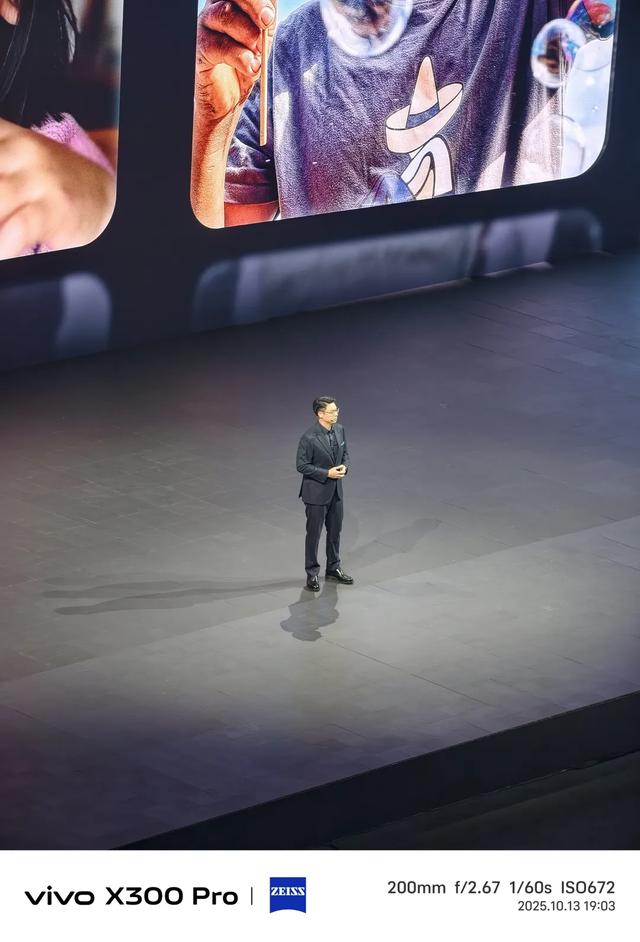 vivo X300系列正式发布！真机上手、配置信息汇总及样张汇总！