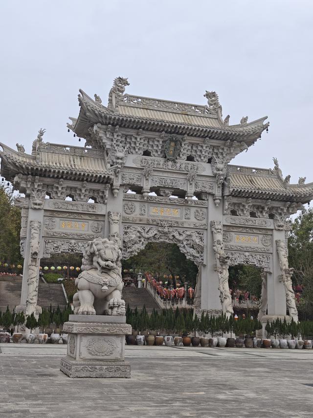 别跑远了！同安梅山寺元宵灯会亮了，古寺+实景花灯，免费逛到爽