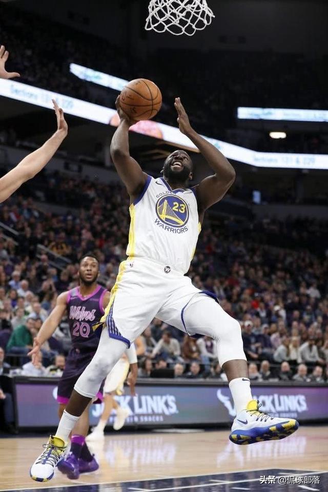 NBA西部半决赛：99:88勇士险胜，库里伤退，3人表现太差，3人满分