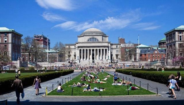 大赚！特朗普对名校设局得手！西北大学服软！下一个将是哈佛吗？