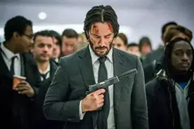 没想到《疾速追杀》玩剩的老套路，拍成前传剧，在全球大杀四方图片