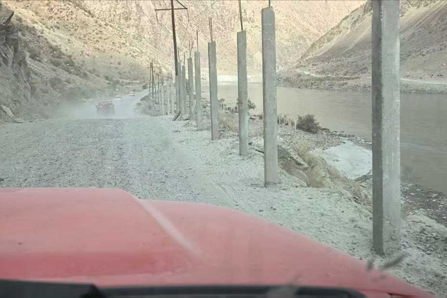 在阿富汗隔壁，这个鲜有游客的邻国，比瑞士还壮丽，国土全是山！