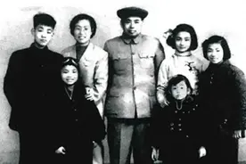 许世友乘飞机，发现飞行员是女儿，骄傲地说：我家出了两个飞行员图片